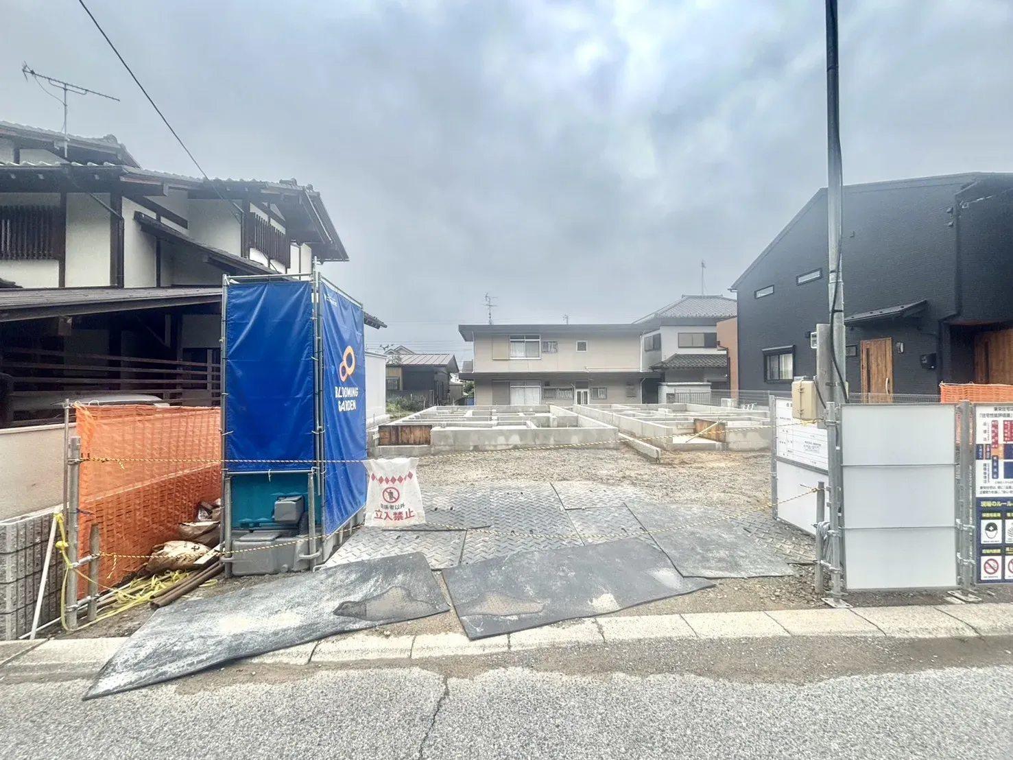 2号棟 前面道路含む現地写真
