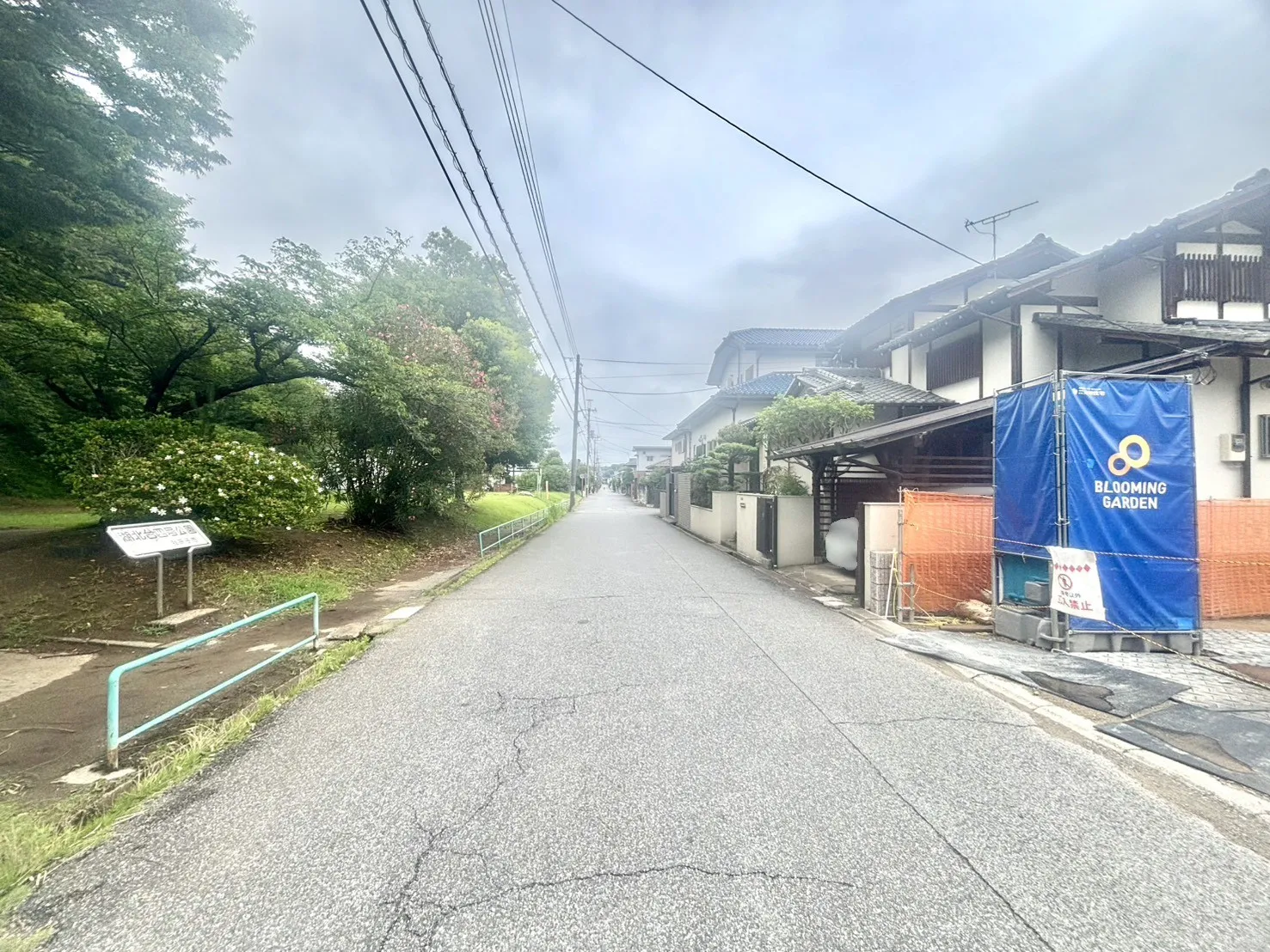 2号棟 前面道路含む現地写真