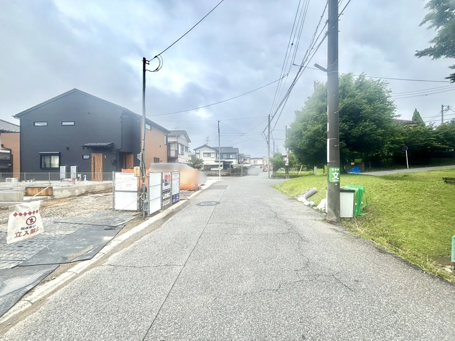 2号棟 前面道路含む現地写真