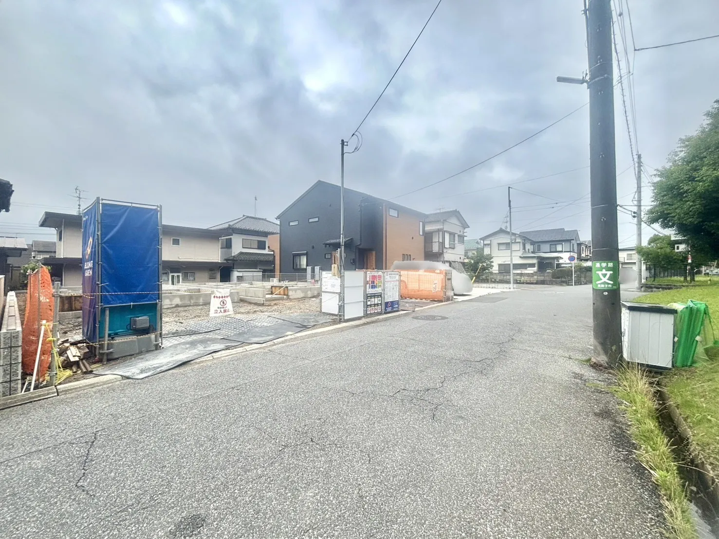 2号棟 前面道路含む現地写真