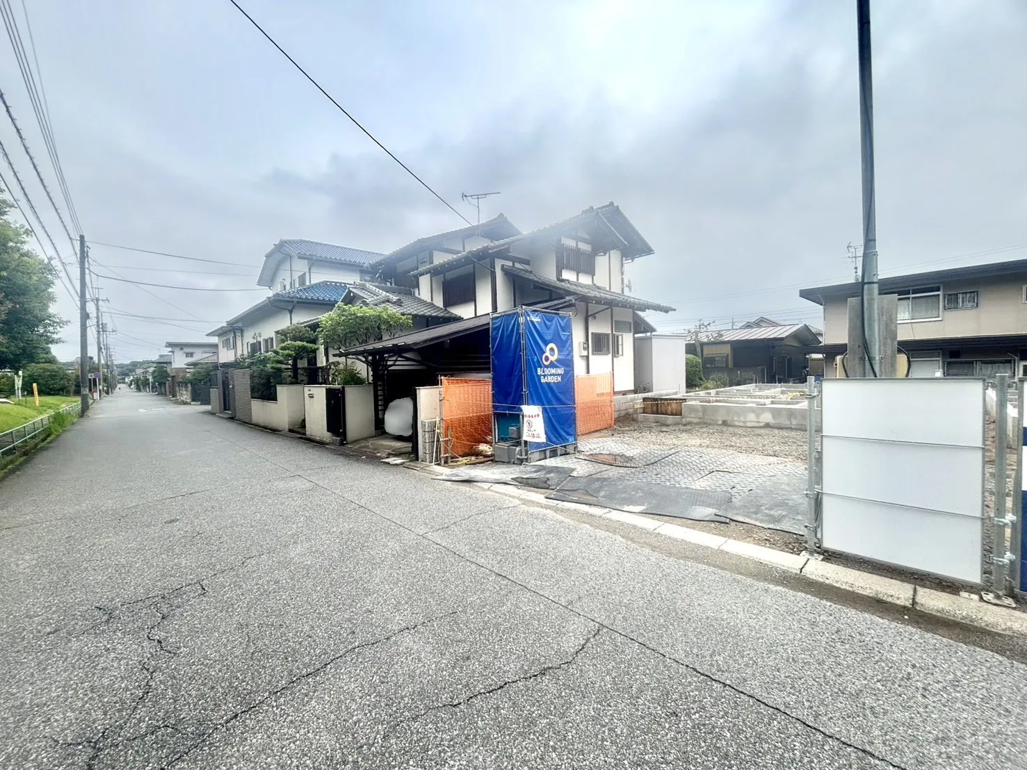 2号棟 前面道路含む現地写真