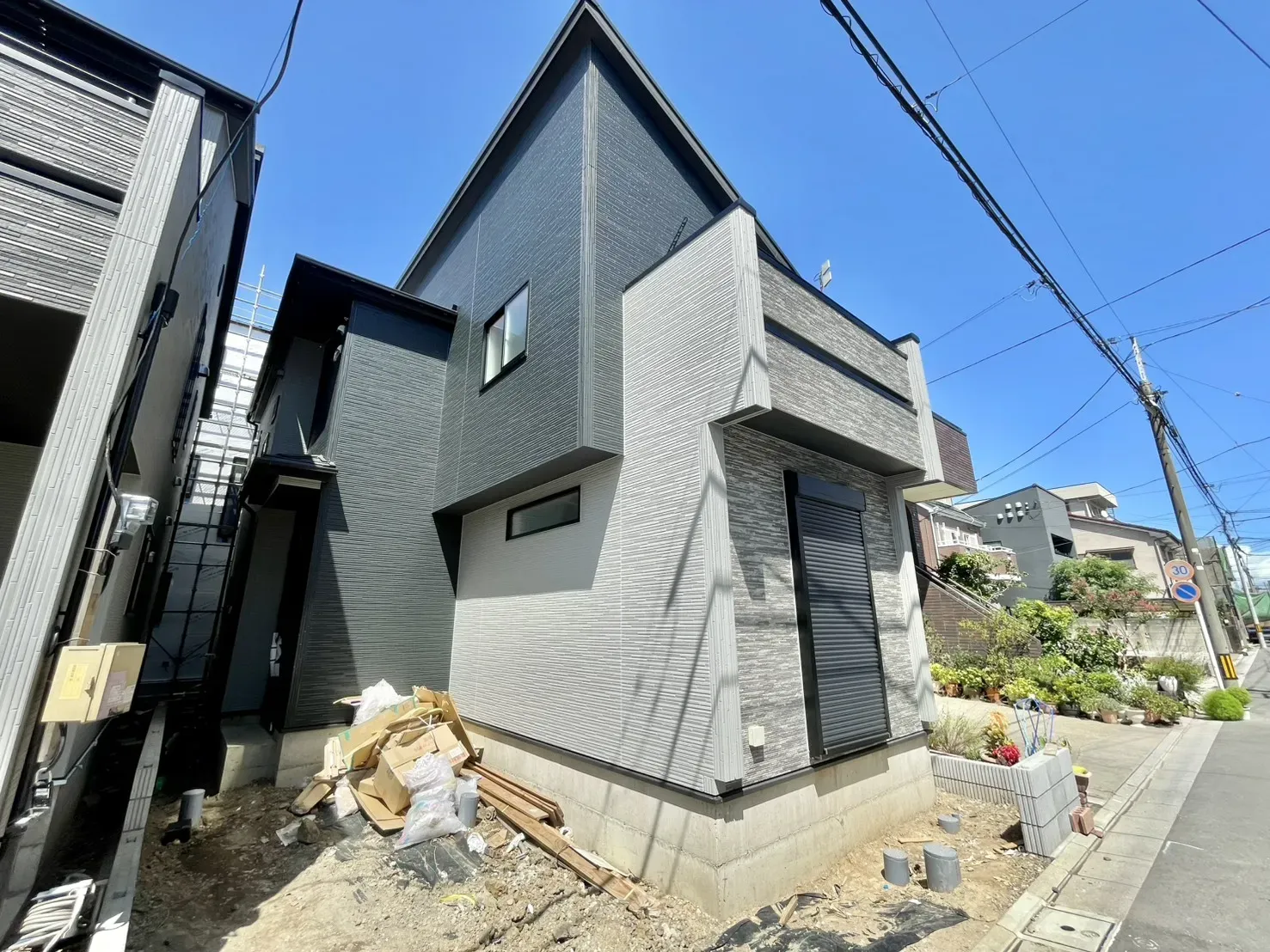 ≪1号棟≫外観写真 8.8現在