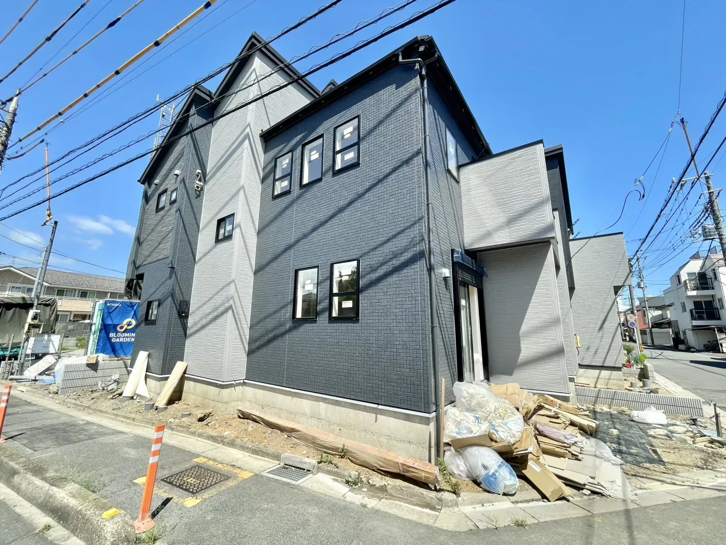 ≪2号棟≫外観写真 8.8現在