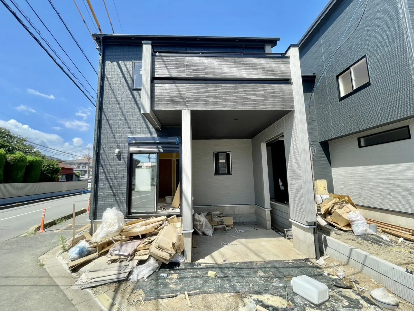 ≪2号棟≫外観写真 8.8現在