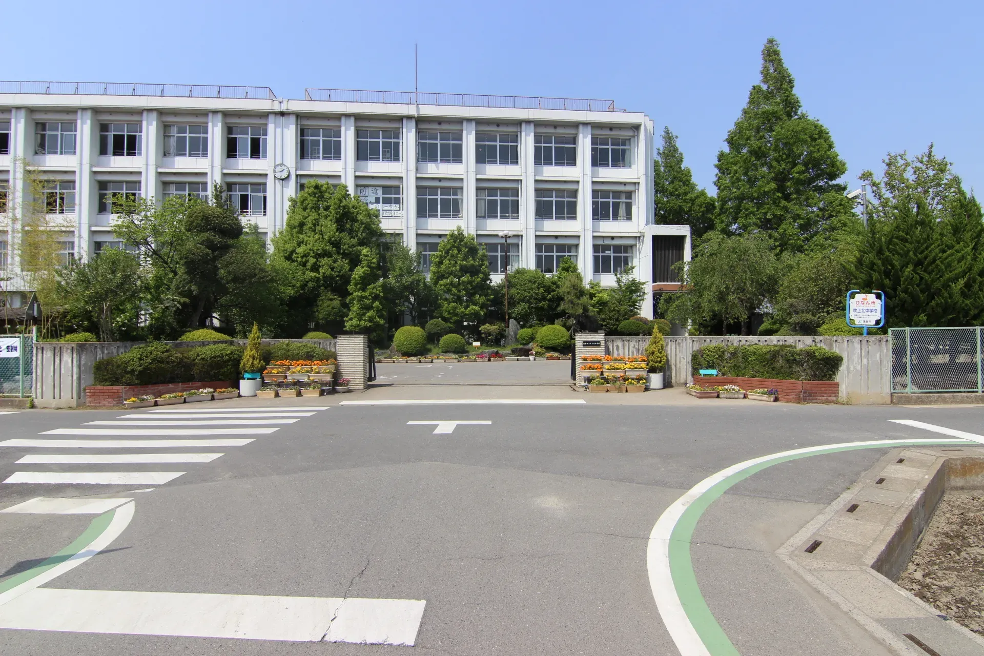 鴻巣市立吹上中学校