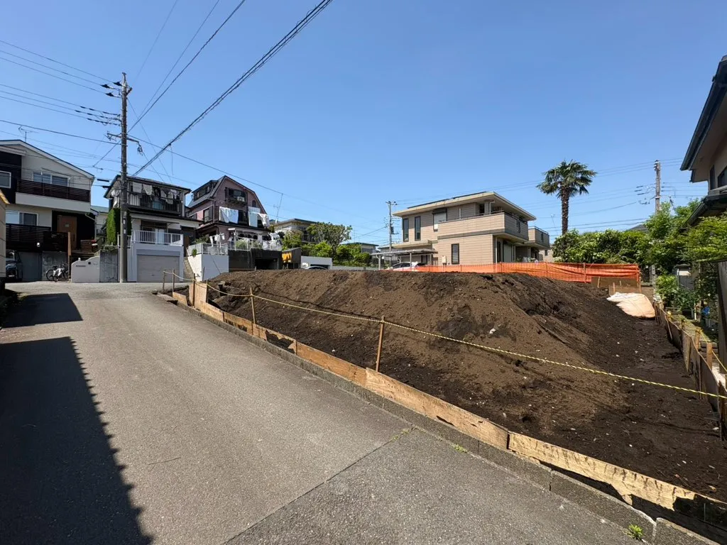 周辺には幼稚園・保育園があるため、小さなお子様のいるご家庭にも助かる立地です。