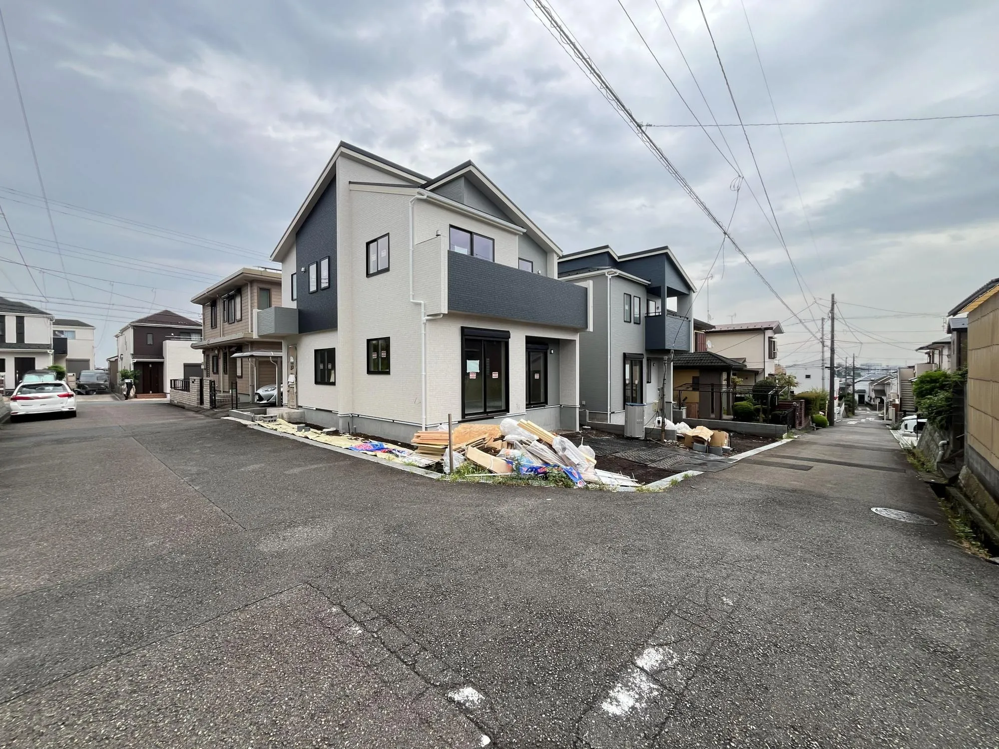 南道路に面しているため、日当たり良好です。