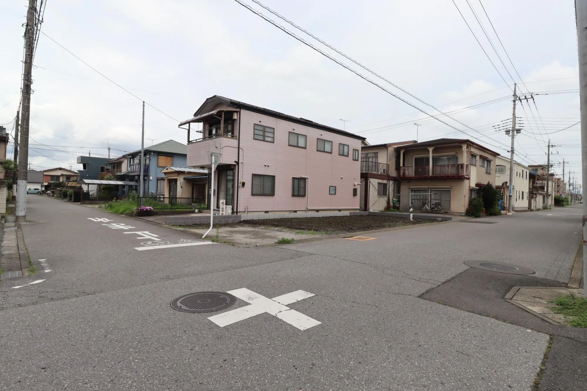 前面道路含む現地写真(造成後)