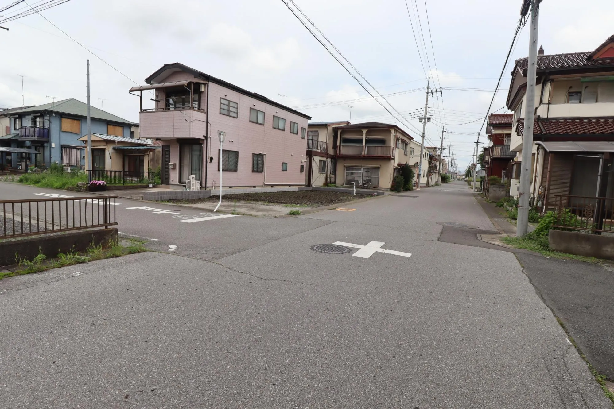 前面道路含む現地写真(造成後)