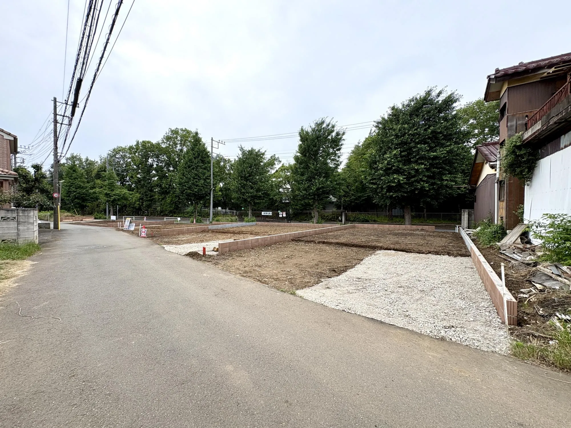 【前面道路含む現地写真】