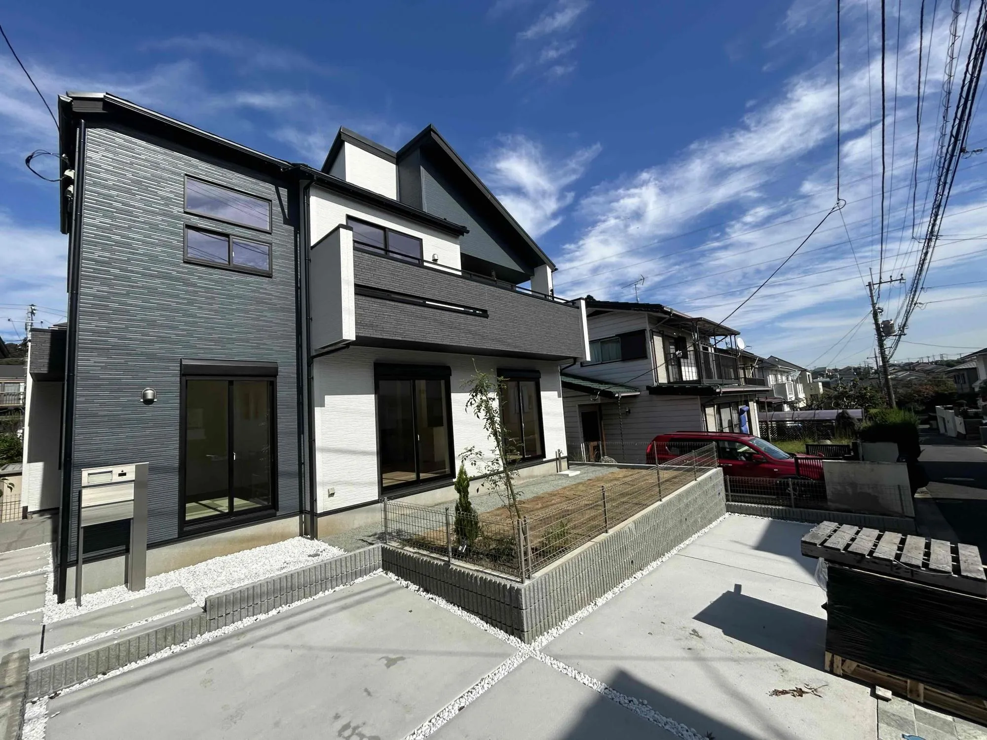 販売現地(R8.10.8)
南西向きで明るい室内となっております!
間もなく完成予定です。