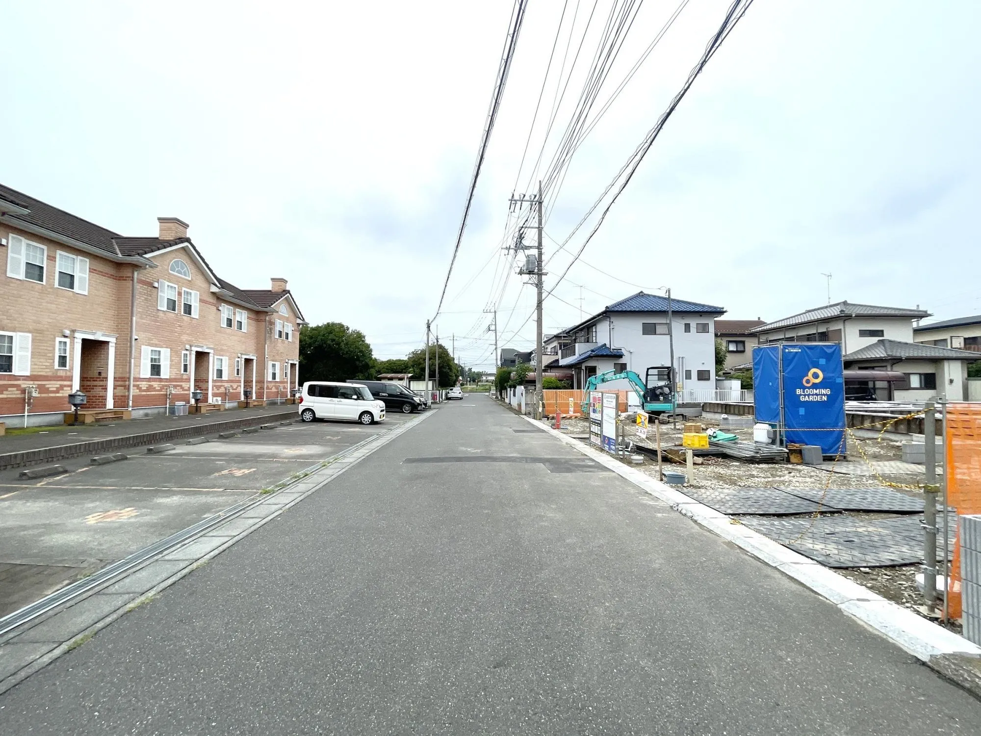 【外観写真】小学校徒歩6分、公園徒歩1分、クリニック徒歩4分。子育て世帯にも安心の住環境が整っています。