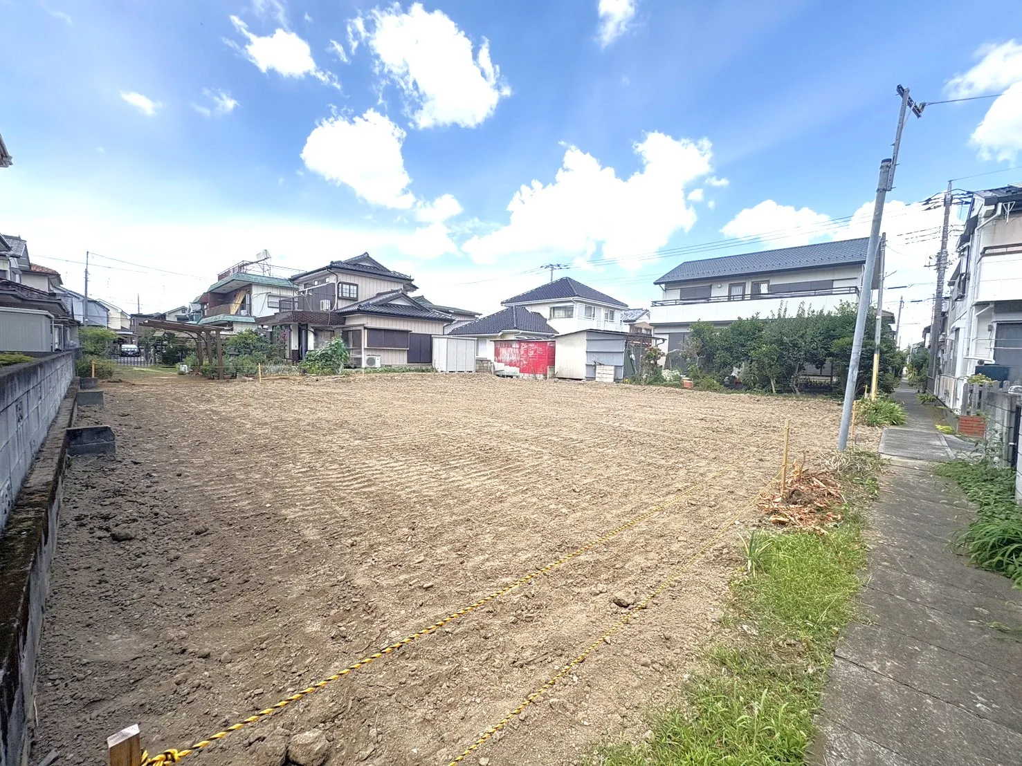 耐震等級3に加え制震ダンパーを標準装備。長期優良住宅認定・太陽光パネル搭載の安心で快適な住まいです。