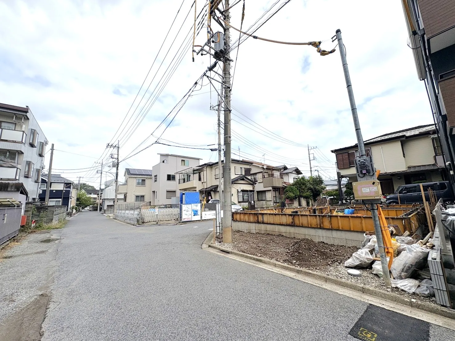 【外観写真】埼玉高速鉄道「新井宿」駅利用可能。バス停まで徒歩4分、JR「川口」駅へもアクセスでき、通勤・通学に便利な立地です。