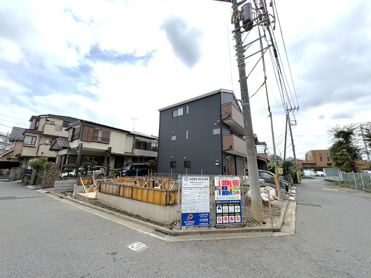 【外観写真】約17帖のLDKには折上天井を採用。家族が自然と集まり、笑顔あふれる団らんの時間を育みます!