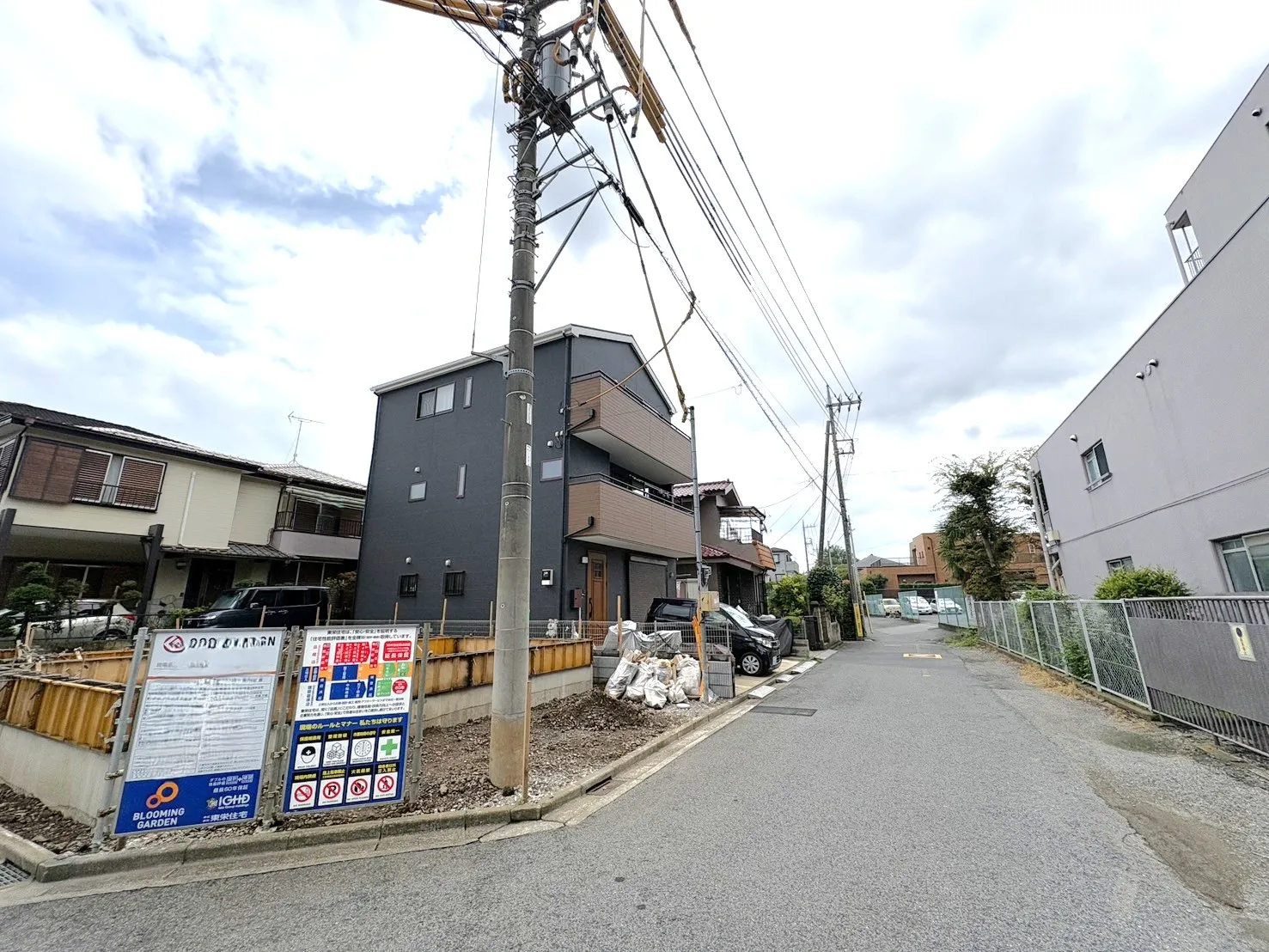 【外観写真】長期優良住宅認定に加え、耐震等級3と制震ダンパーを採用。ご家族の将来を見据え、安心して住み続けられる住まいです!