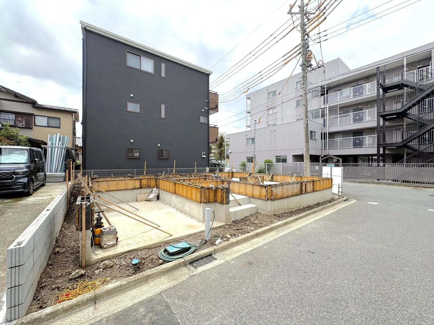 【外観写真】根岸小学校まで徒歩6分、保育園も徒歩圏内。子育て世帯にも嬉しい住環境。お子さまの成長を見守りながら暮らせる街です♬