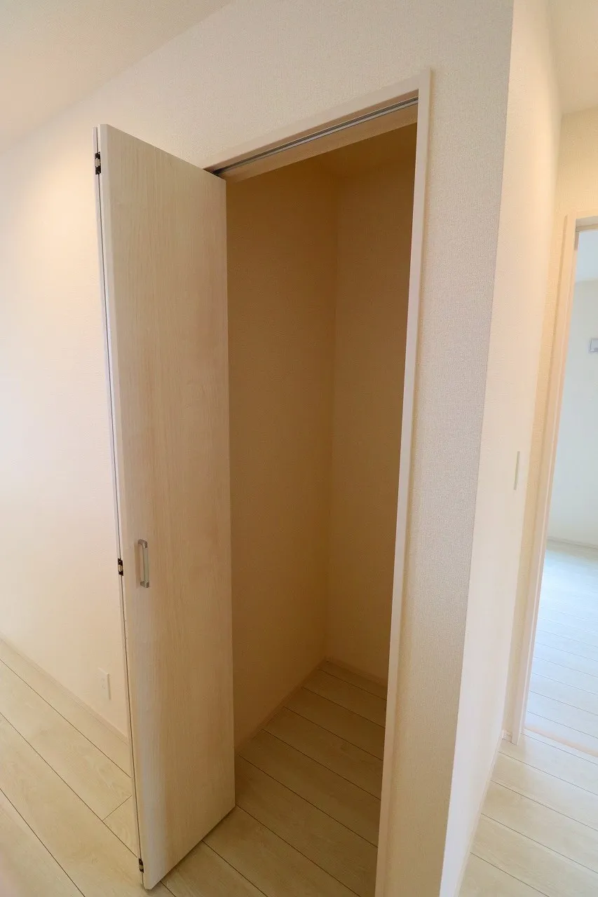 【2階廊下収納】