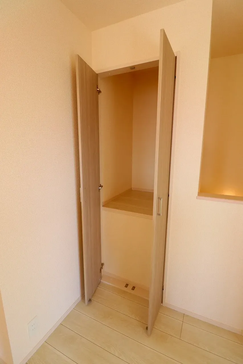【2階廊下収納】