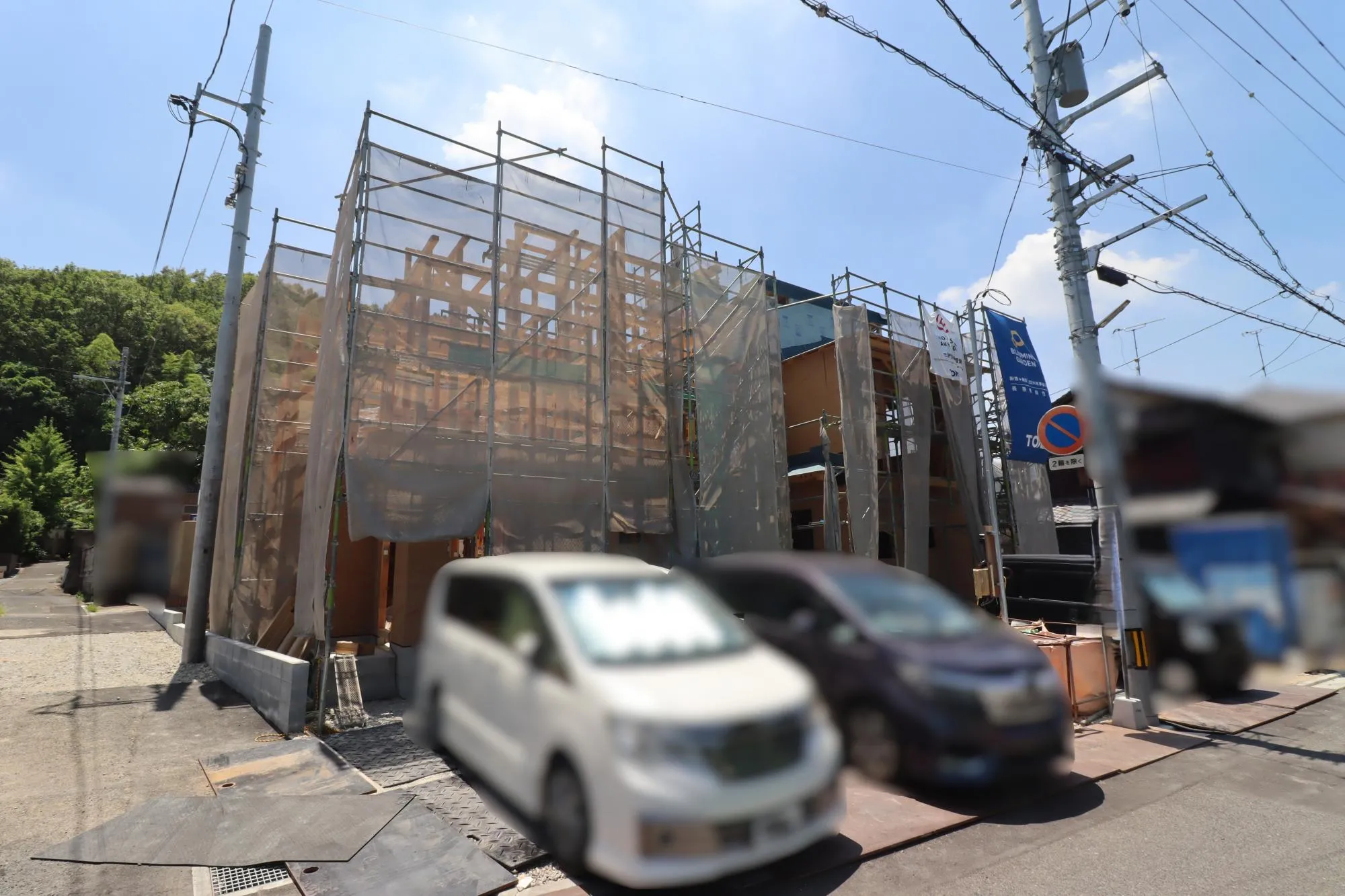【上棟後現地写真:左2号棟/右1号棟】