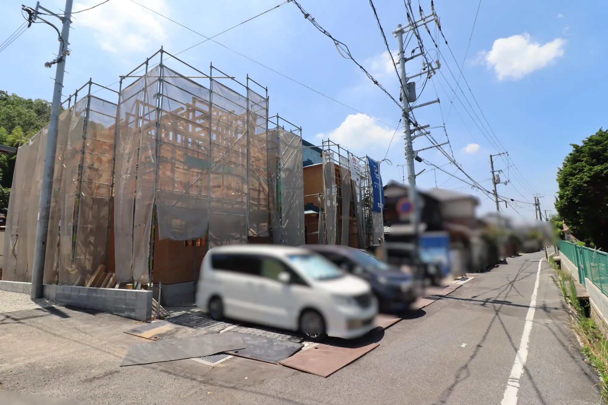 【上棟後現地写真:左2号棟/右1号棟】