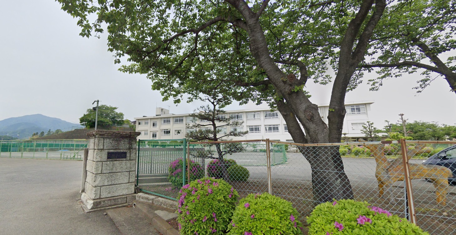 成瀬中学校