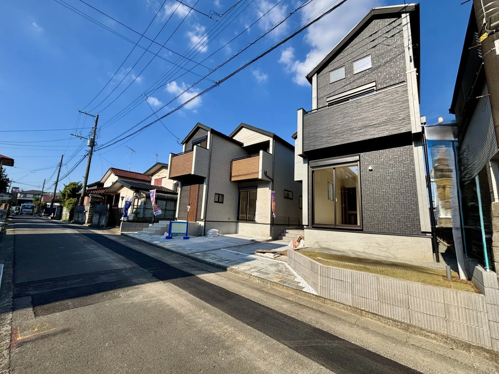 販売現地(10/9)
2棟とも室内クリーニング完了しご内覧可能です!お気軽にお問い合わせください♪