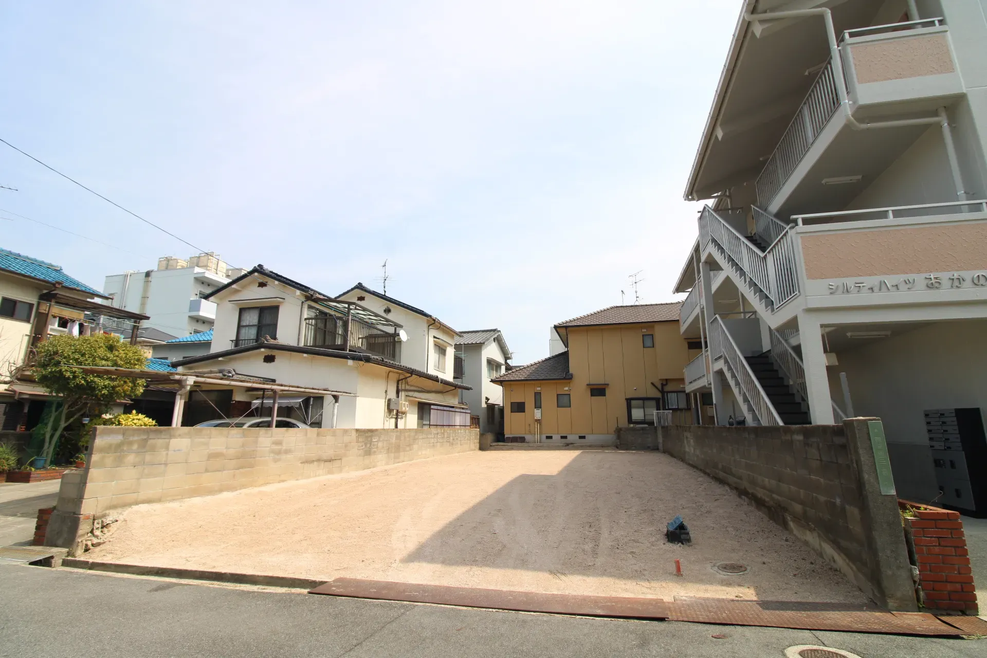 前面道路から見た宅地