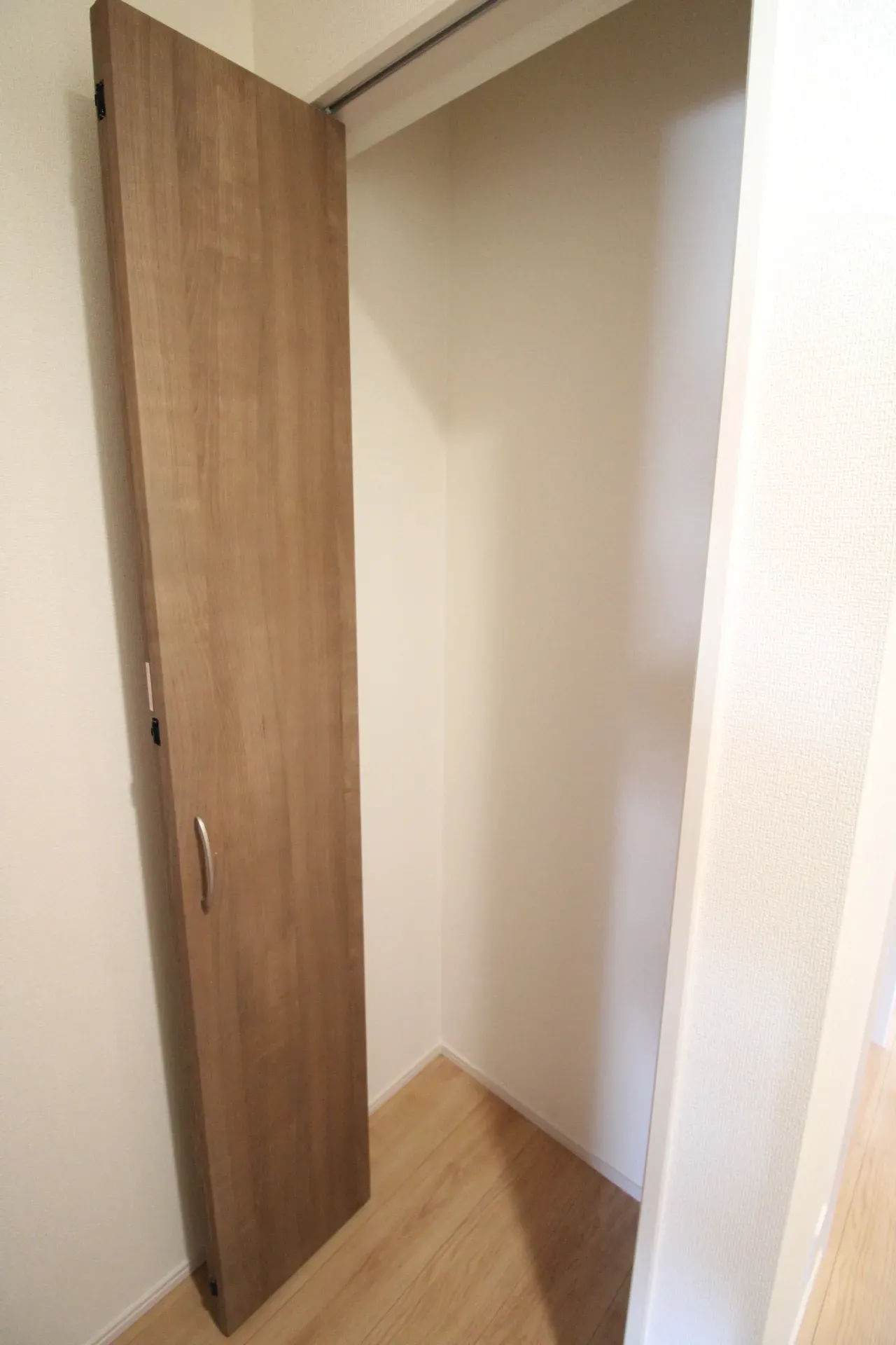 2階廊下収納