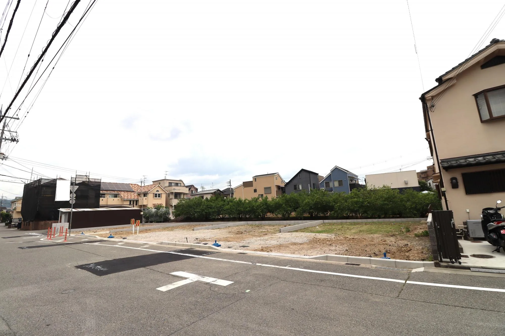 【前面道路含む現地写真】