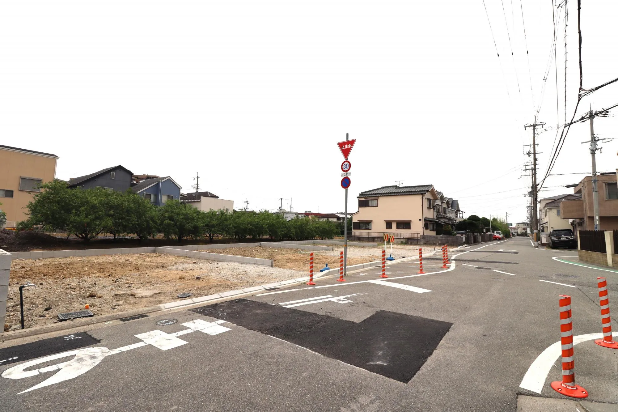 【前面道路含む現地写真】