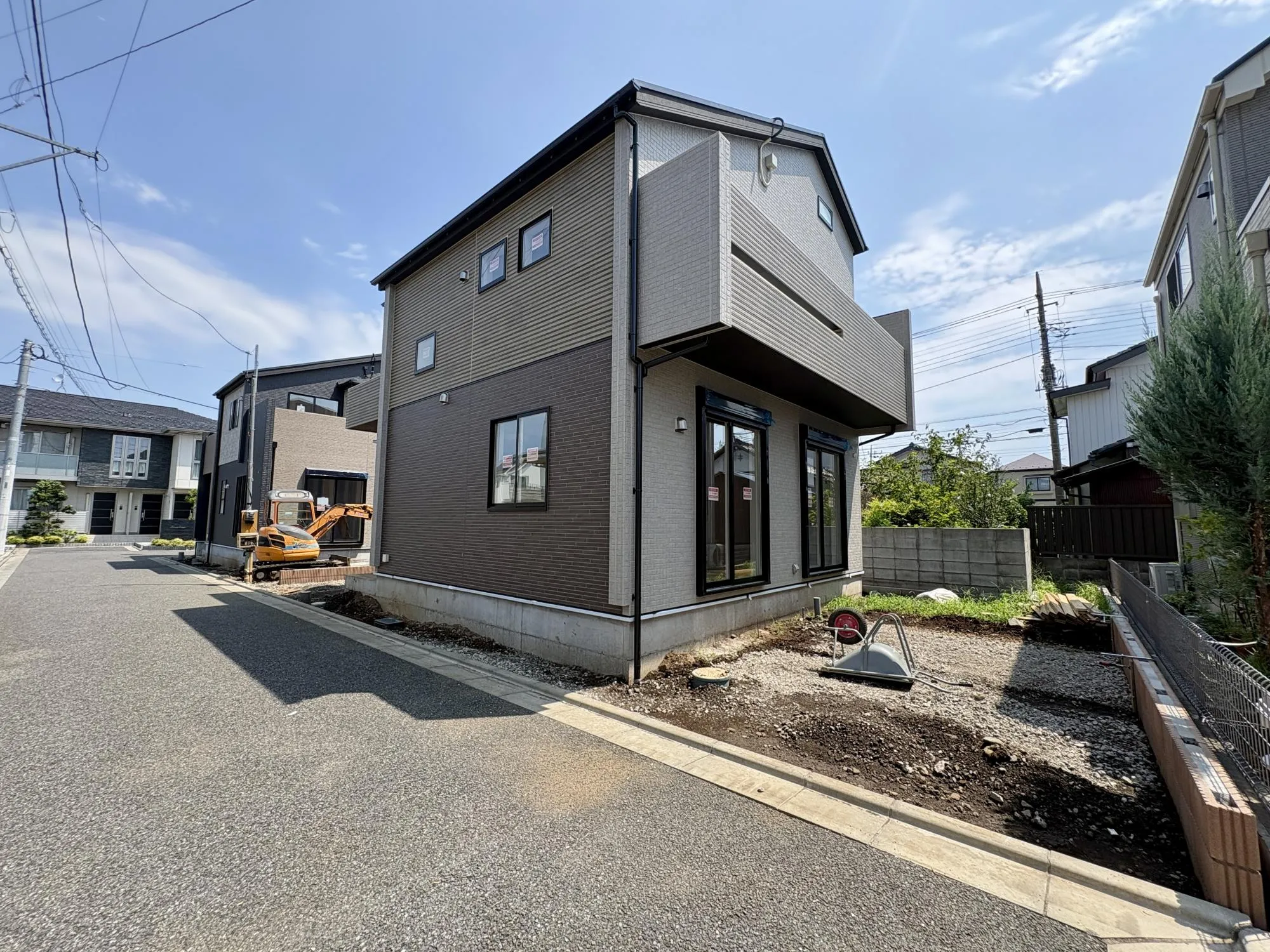 【前面道路含む現地写真】
