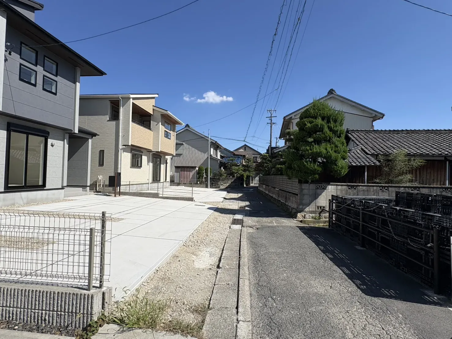 前面道路　南側道路(西→東)