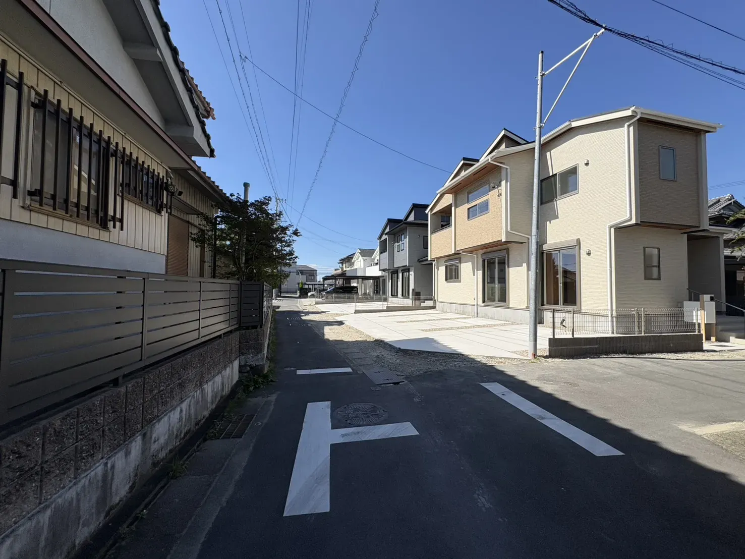 前面道路　　南側道路(東→西)