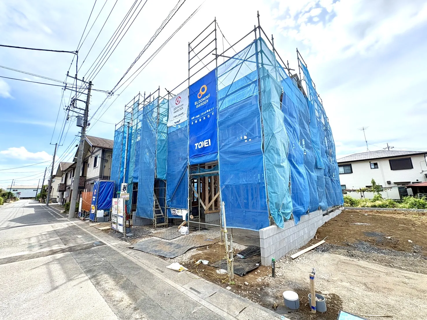 【外観写真】小学校徒歩3分、公園徒歩4分。保育園や幼稚園も身近に揃い、子育てファミリーに嬉しい住環境です。