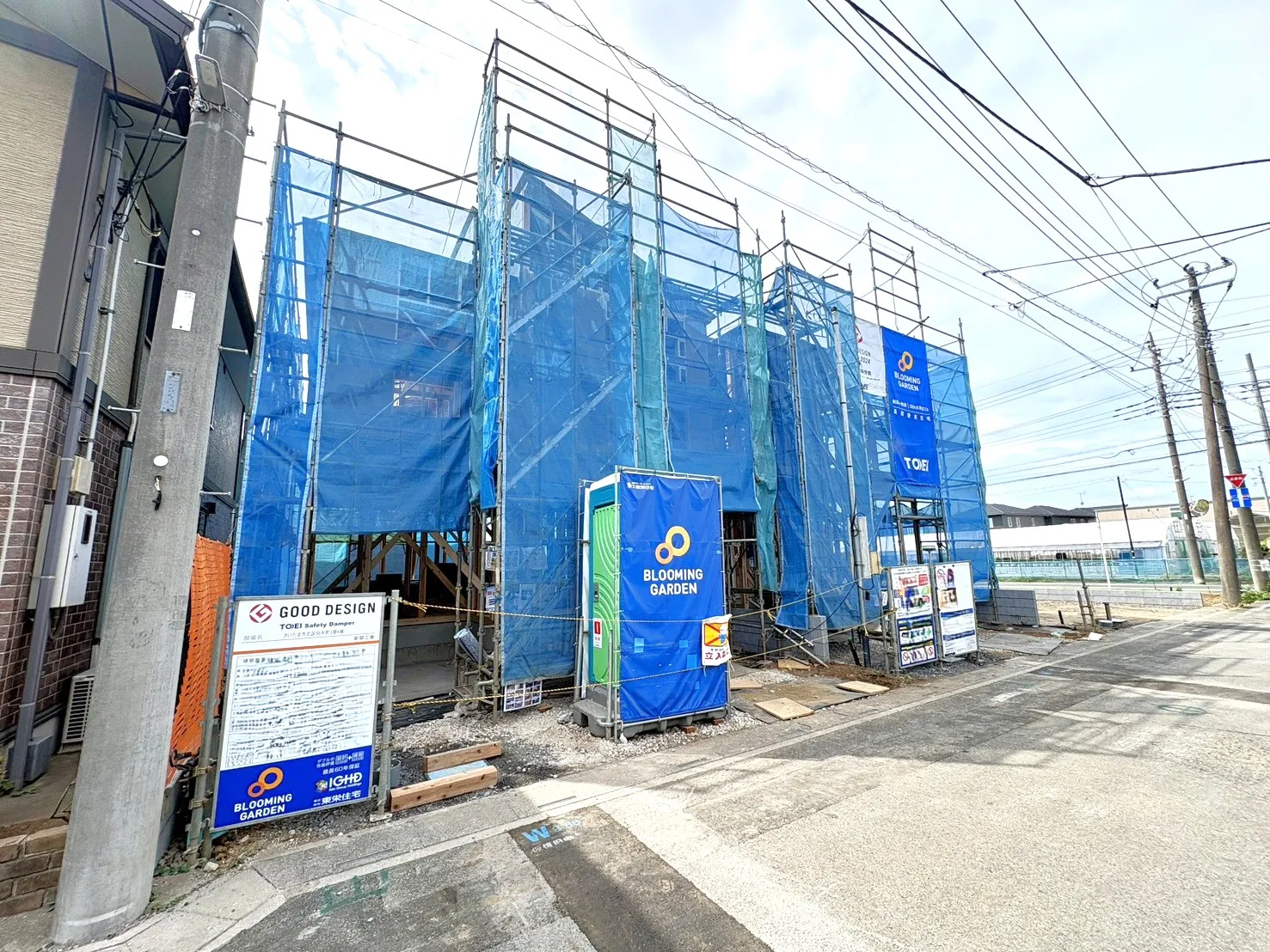 【外観写真】耐震等級3に加え制震ダンパーを標準装備。長期優良住宅・太陽光パネル搭載で、安心と快適を備えた住まいです。