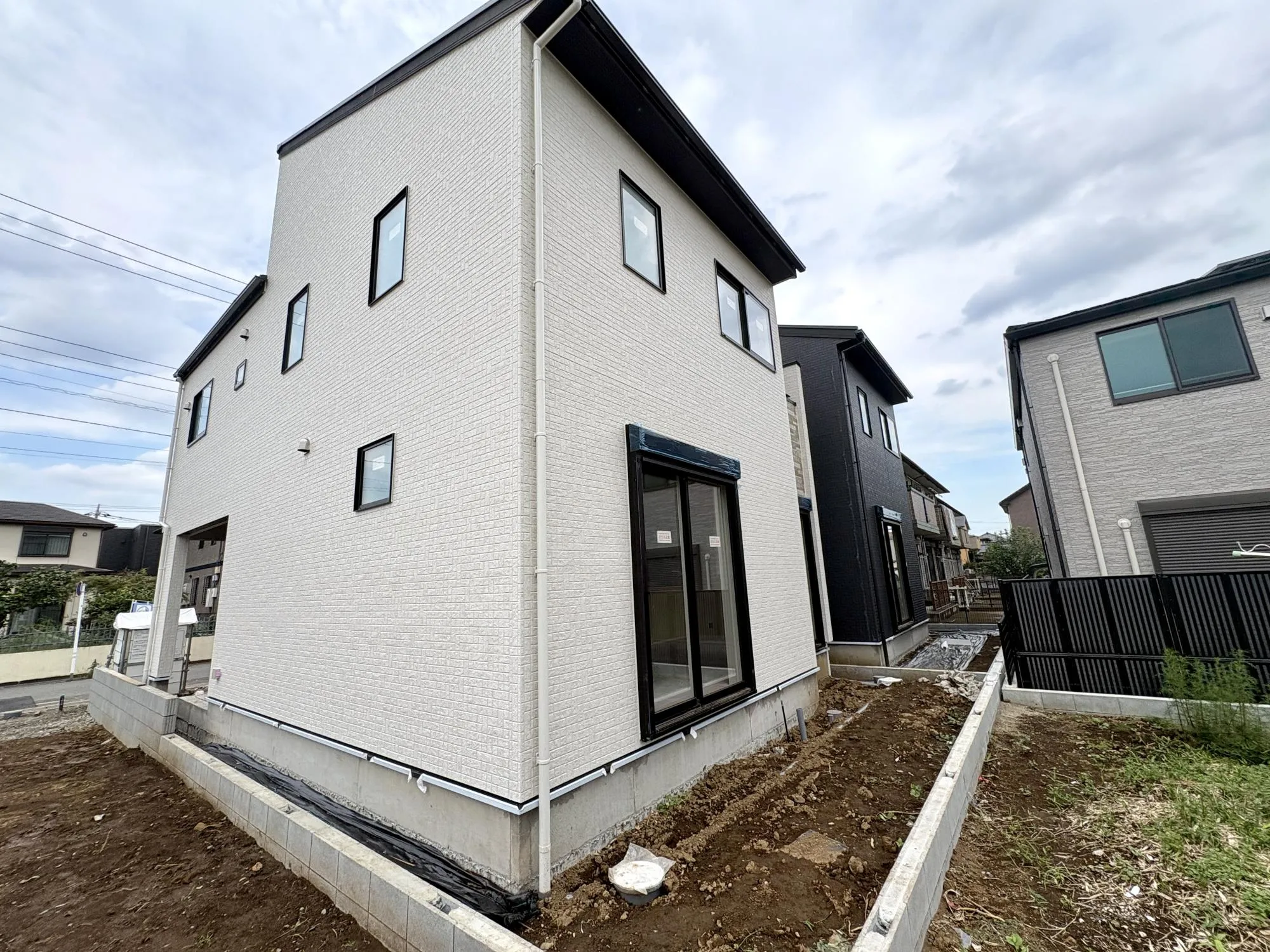 【外観写真】折上天井やポップアップ天井、吹抜など、デザイン性と開放感にこだわった住空間が魅力の一邸です。