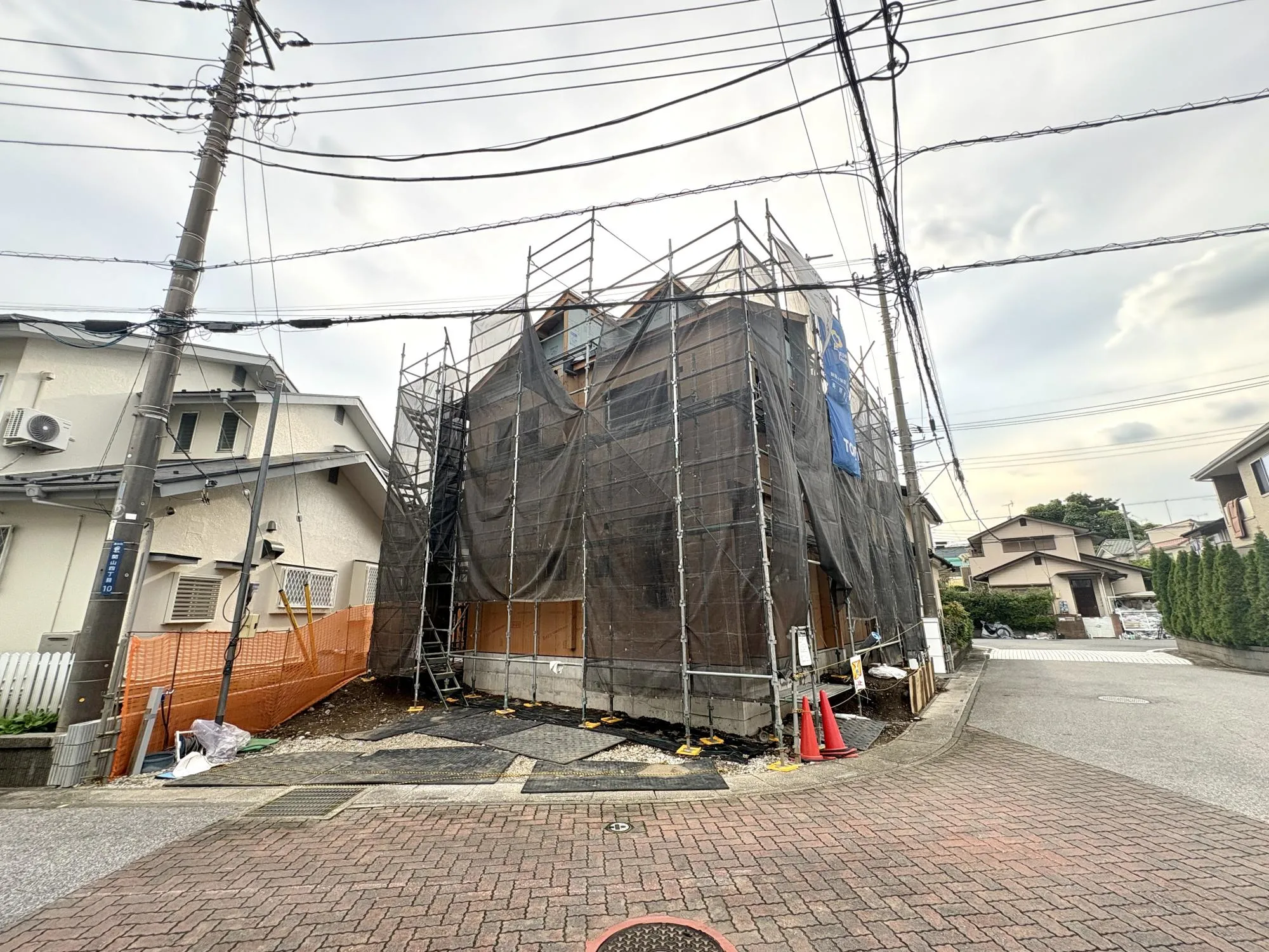 【外観写真】折上天井やポップアップ天井など、デザイン性にもこだわった住まい。毎日帰るのが楽しみになる住空間を実現しています。