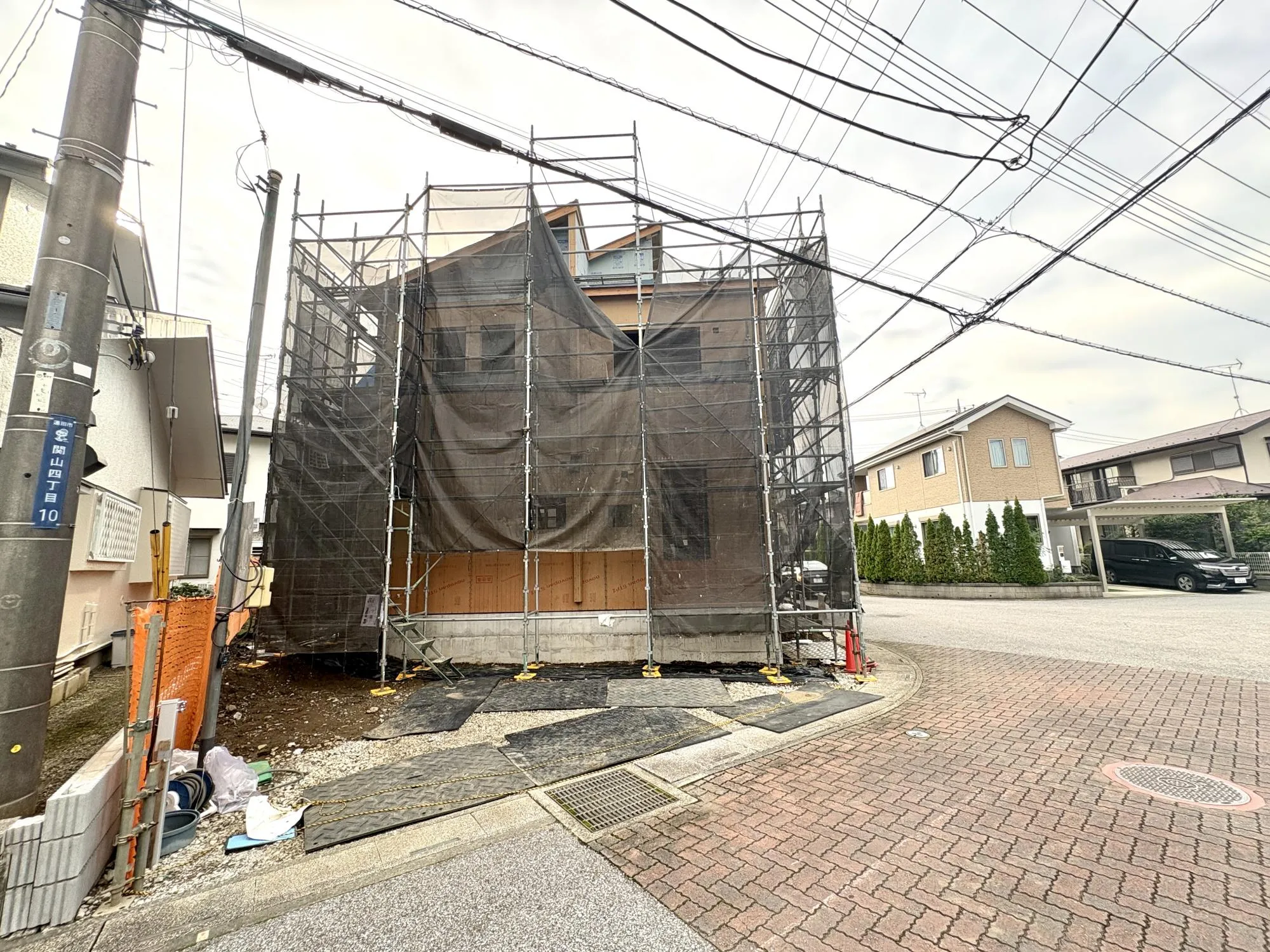 【外観写真】太陽光パネルとオール電化を採用。環境にも家計にも配慮した、これからの暮らしに嬉しい住まいです。