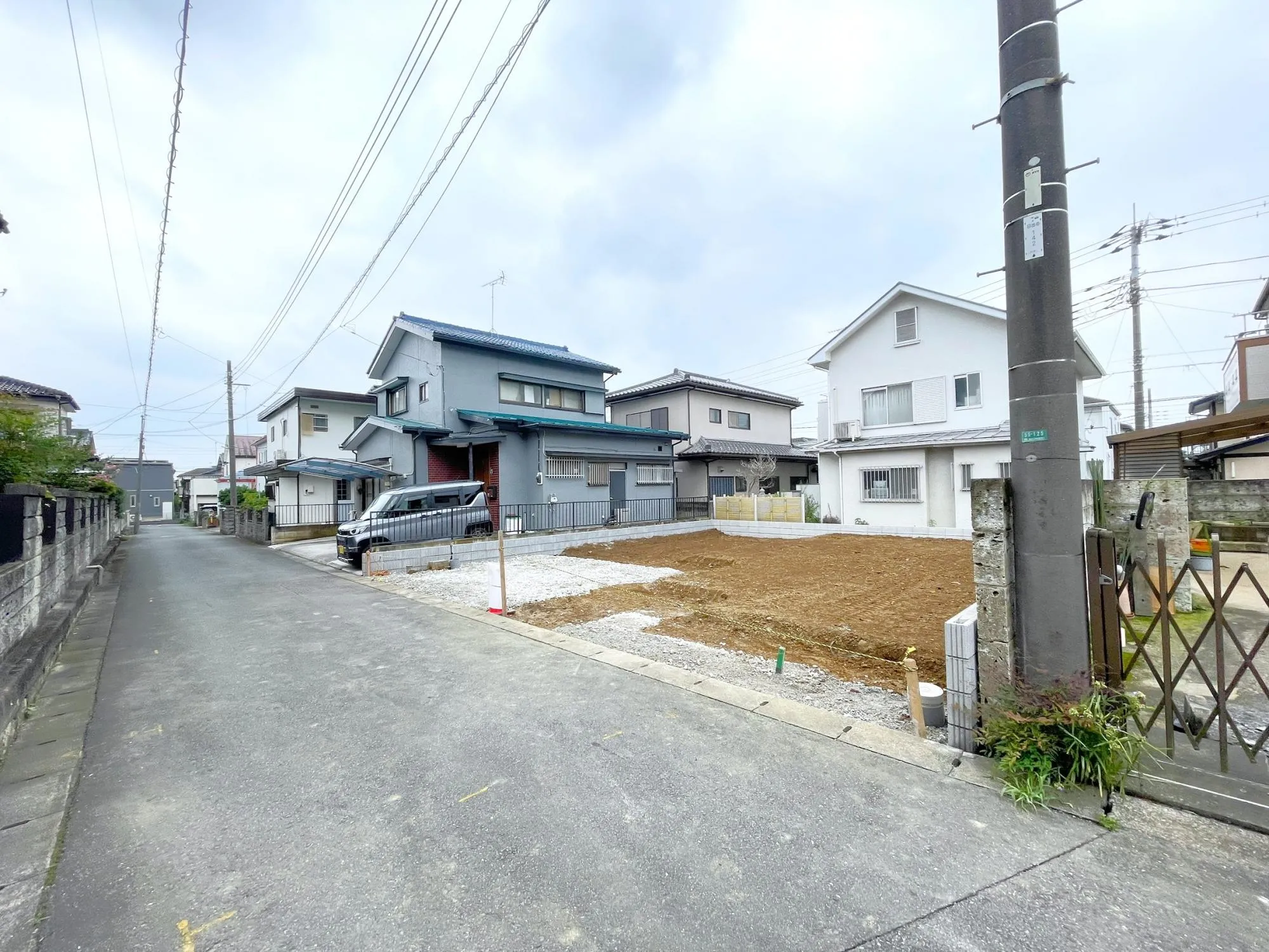 【外観写真】全居室収納付きに加え、可動棚付き収納や玄関収納を備えた設計。住まい全体をすっきり保てます。