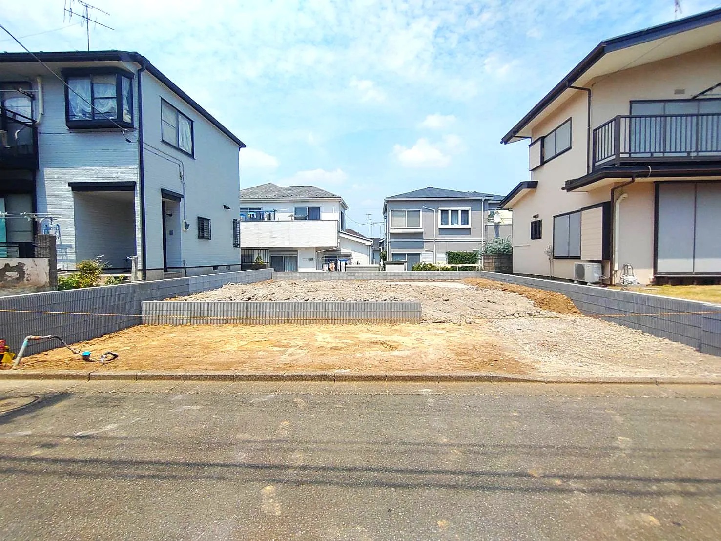 道路と敷地内の段差がなく車の出し入れラクラク!!