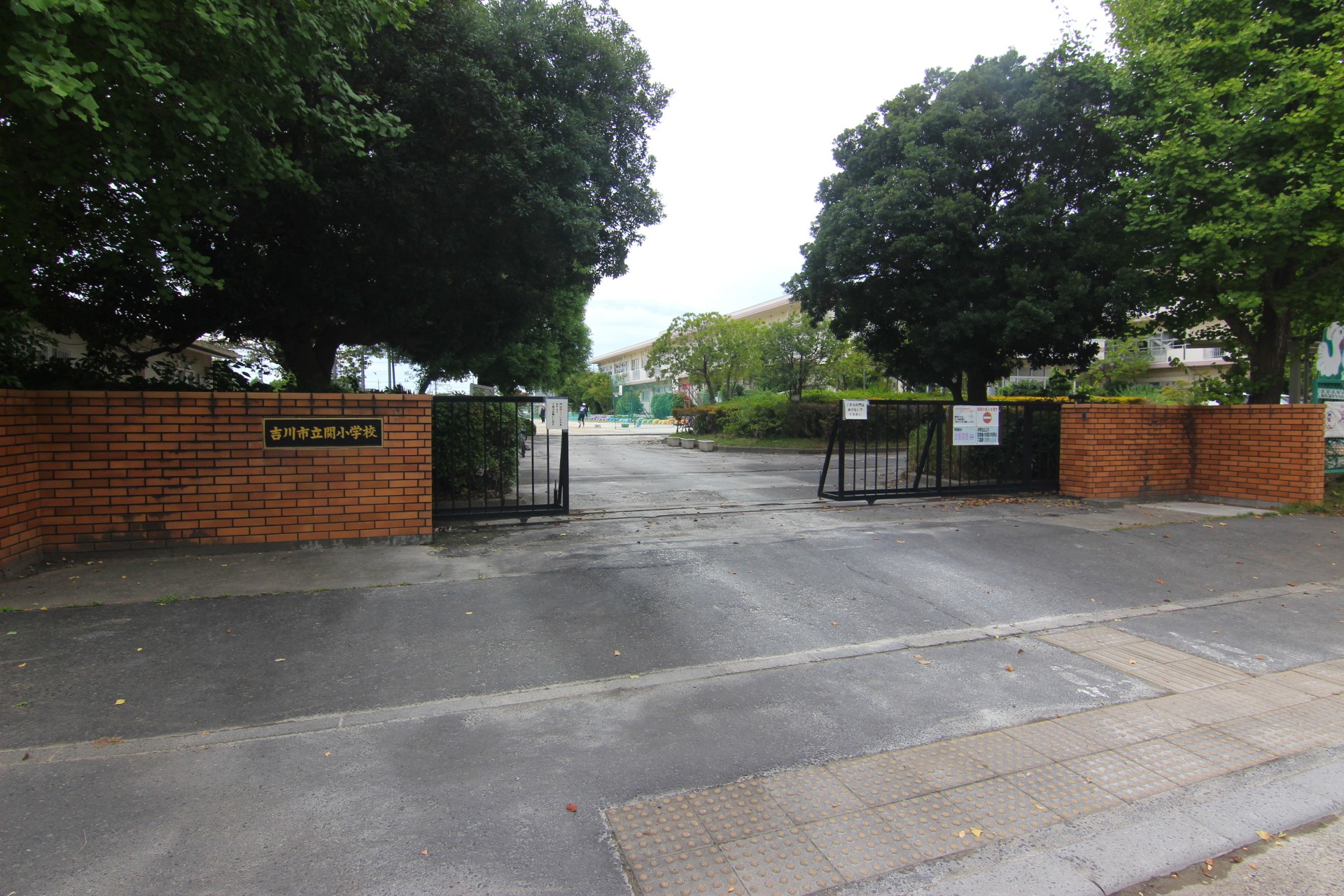 関小学校