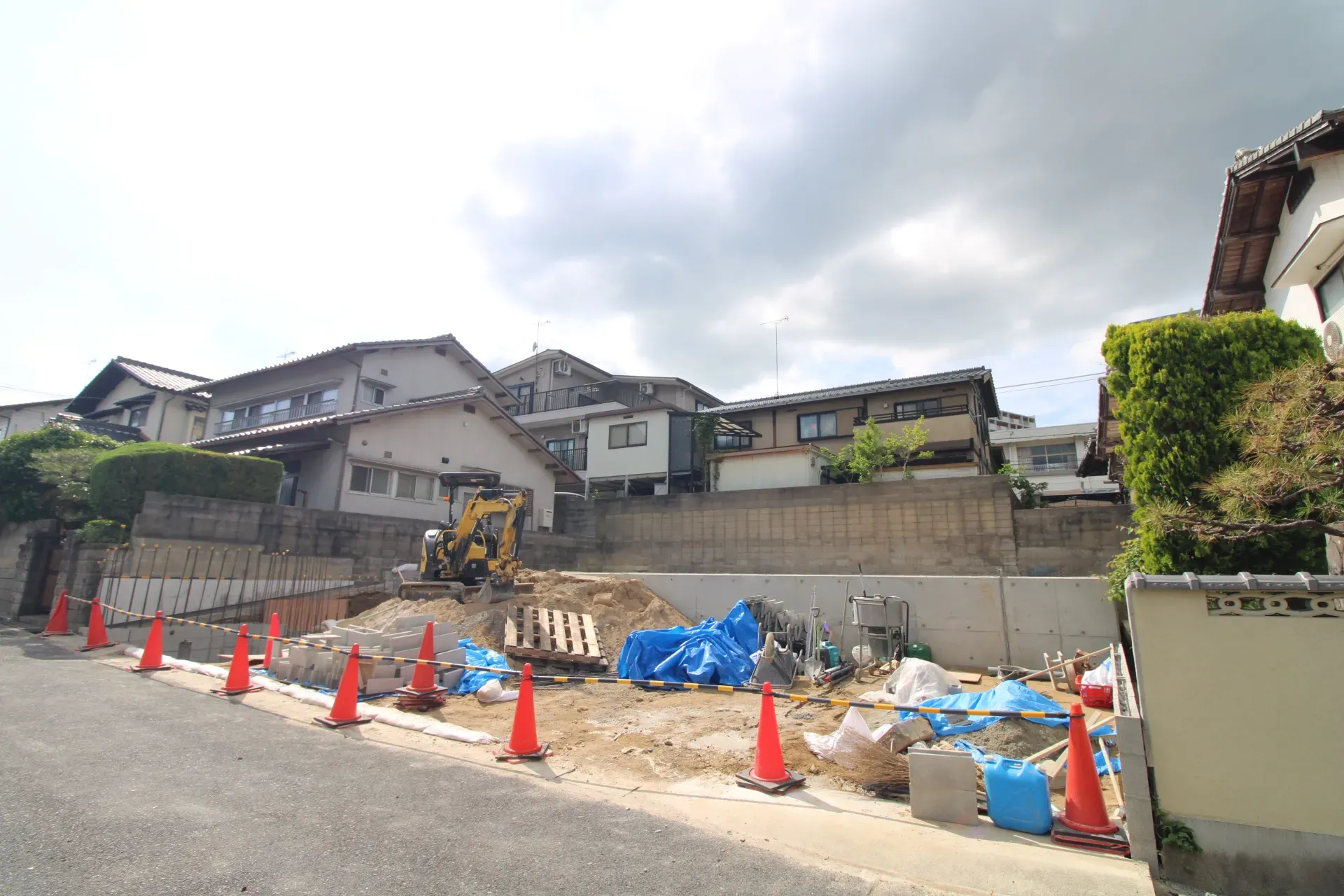 前面道路っから見た宅地