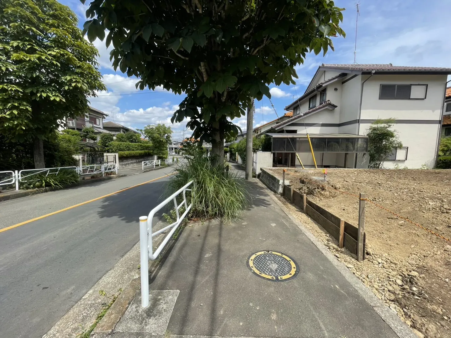 前面道路(2026年8月撮影)
