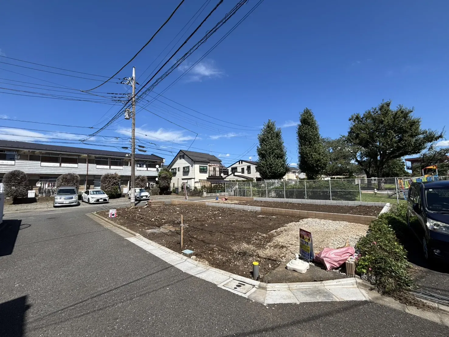 【西側前面道路】幅員約4.0mの私道になります。