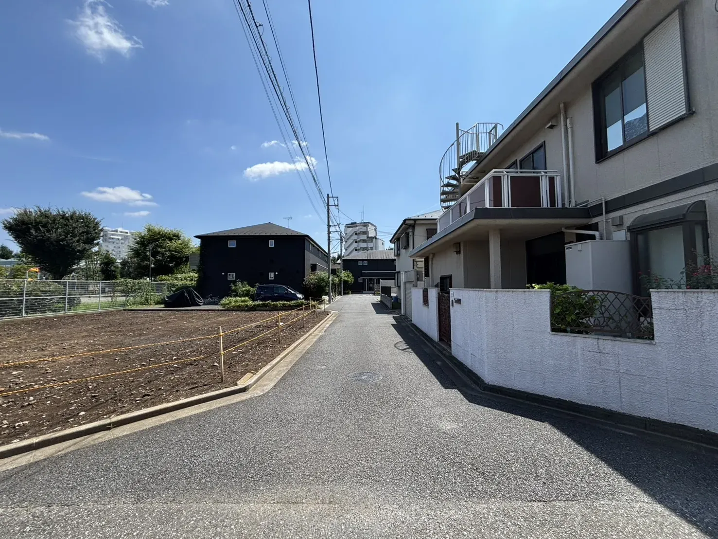 【西側前面道路】幅員約4.0mの私道になります。