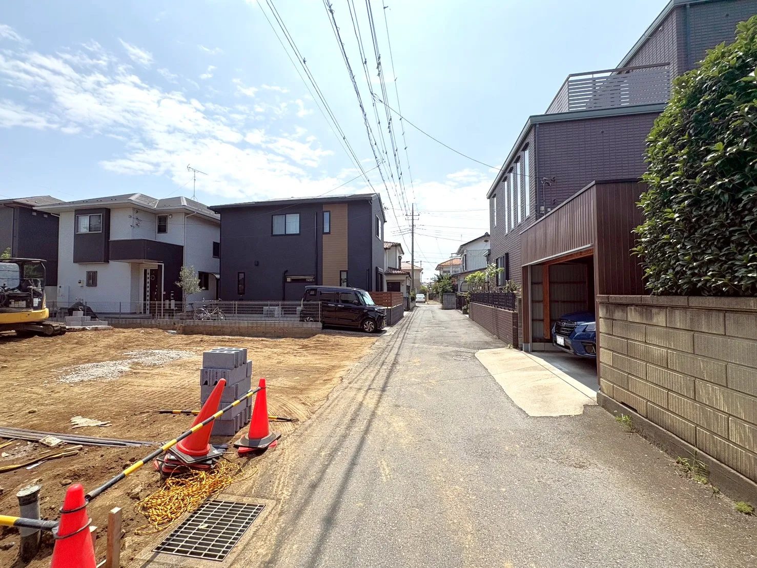 【外観写真】LDKは約16.5帖の広さに折上天井を採用。開放感とデザイン性を兼ね備えた家族憩いの空間です。