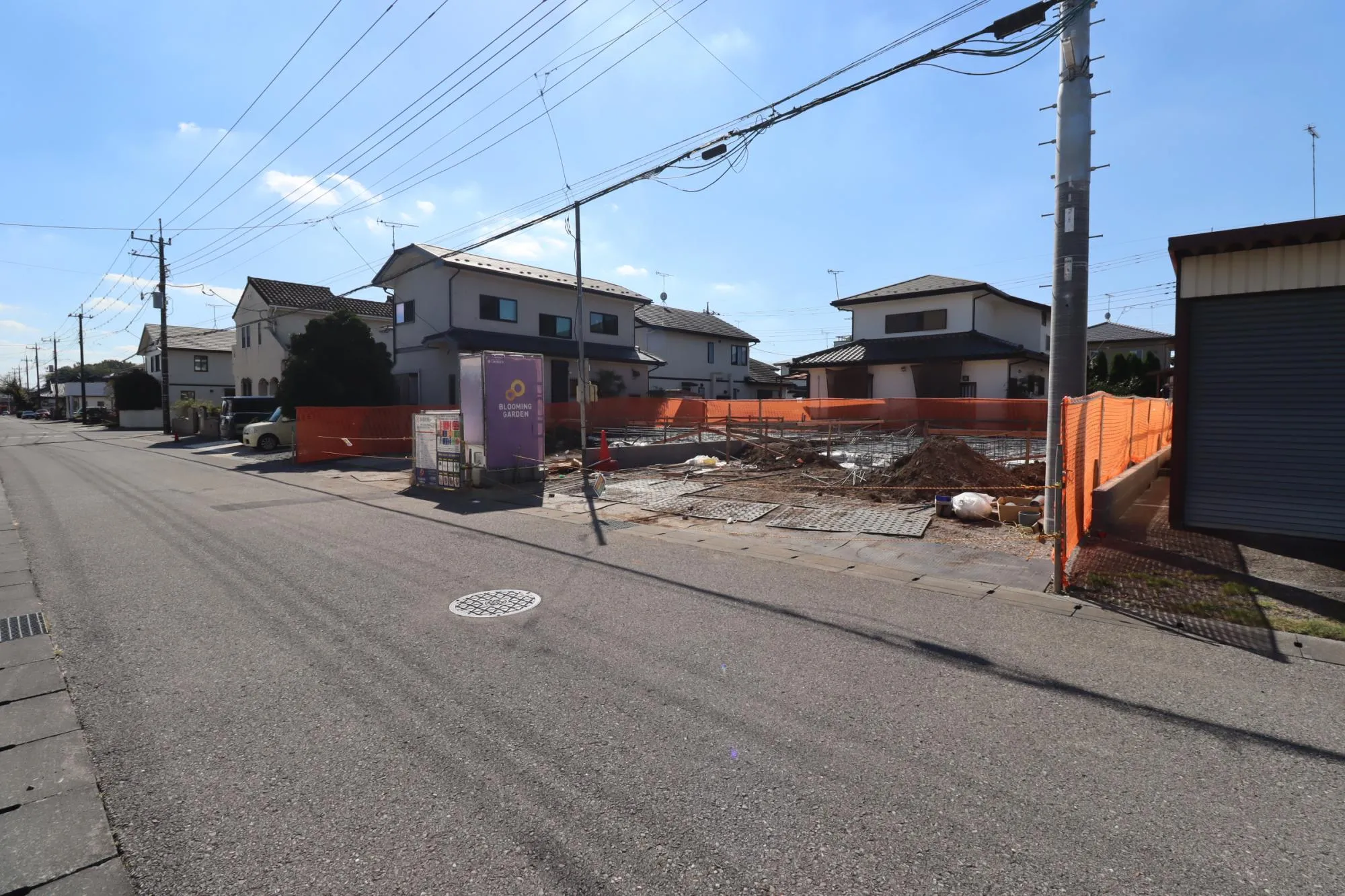 前面道路含む現地(基礎工事中)