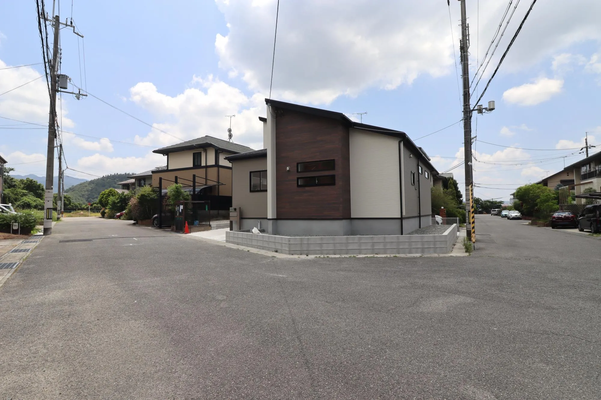 【前面道路含む現地写真】