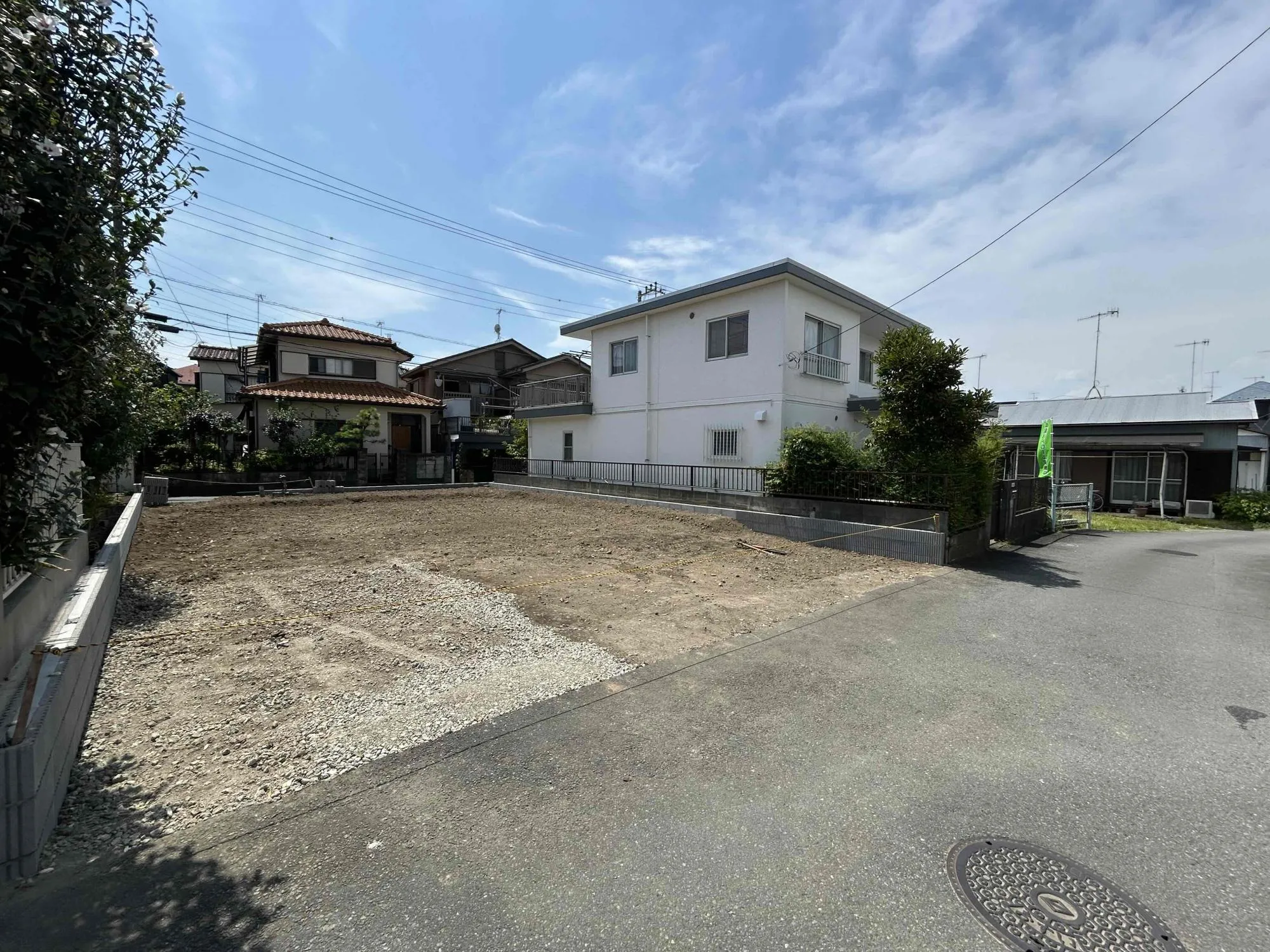 現地外観写真(2026年7月撮影)
横浜市営地下鉄ブルーライン「立場」駅徒歩圏内に新築戸建て誕生いたします!
資料請求等お気軽にお問い合わせください。